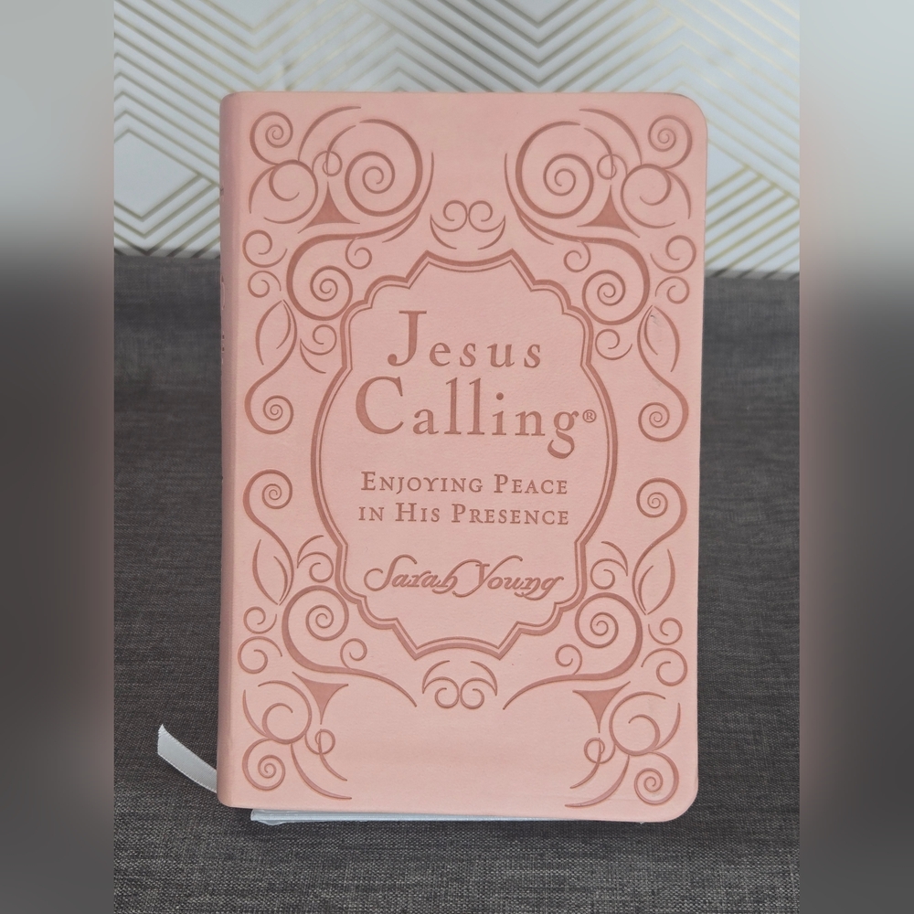 Jesus Calling: Enjoying Peace in His Presence Book (Leather Cover) Sarah Young